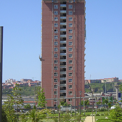 Torre Vallehermoso by Mikel Allende