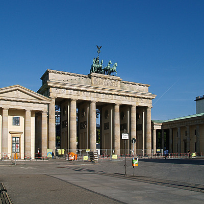 Brandenburger Tor by Cesar Serrano