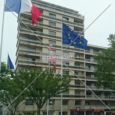 194 Quai Charles Roissard by Florian Barbier