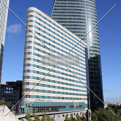 Hôtel Pullman Paris La Défense by Florian Barbier
