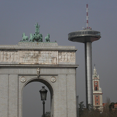 El Faro de Moncloa by Cesar Serrano