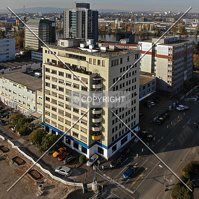 Strahlenberger Straße 123 by Nephilim