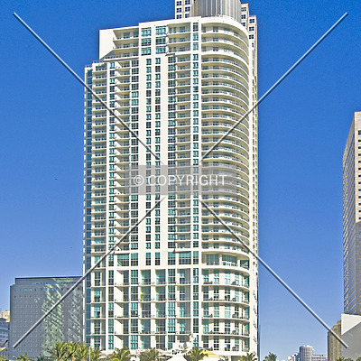 Met 1 by Jorge Molina