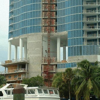 Las Olas River House by Paul Cucuzza