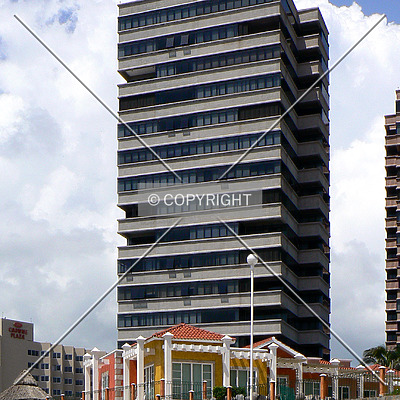 Arrecifes Condominios Torre A by Luis Ibáñez