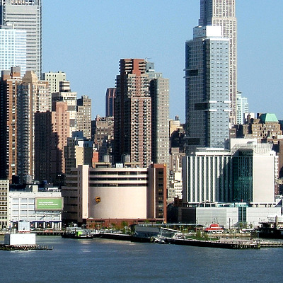 Riverbank West Apartments by John Cahill