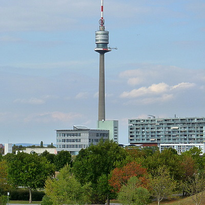 Donauturm by Robin Spetz