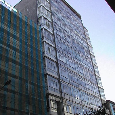 Rúa da República de el Salvador, 7 by David Guija