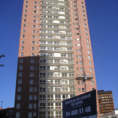 Torre Vallehermoso by Mikel Allende