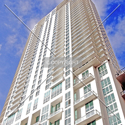 Met 1 by Jorge Molina