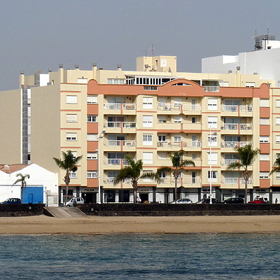 Edificio El Reducto by Robin Spetz