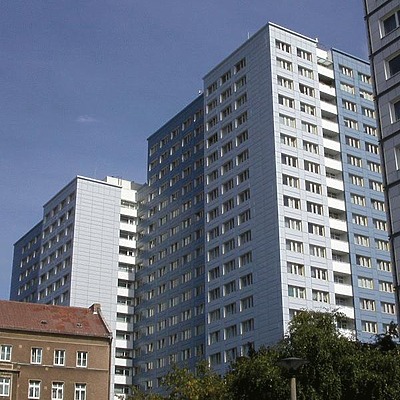 Strasse der Pariser Kommune 21/23 by Cesar Serrano