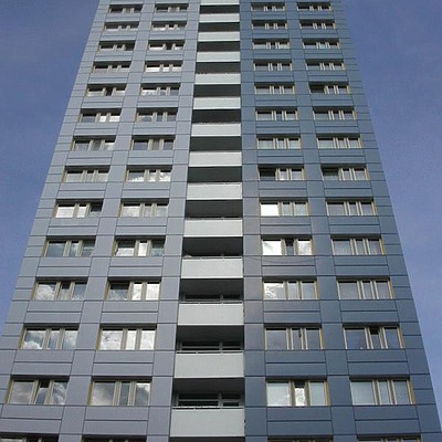 Strasse der Pariser Kommune 21/23 by Cesar Serrano