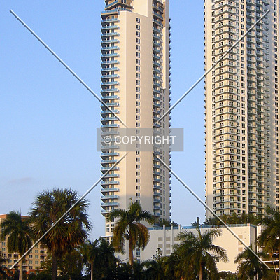 Quantum on the Bay North Tower by Jorge Molina