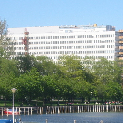 Kallion Virastotalo by Tomi Eronen