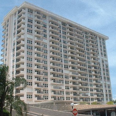 Parliment House by Paul Cucuzza