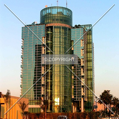 Edificio Corporativo Roca by Luis Ibáñez