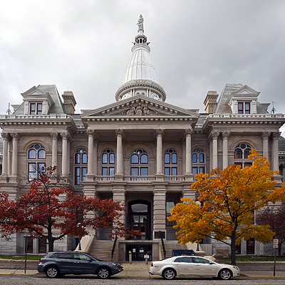 Tippecanoe County Courthouse by CC BY-SA 3.0/ Diego Delso