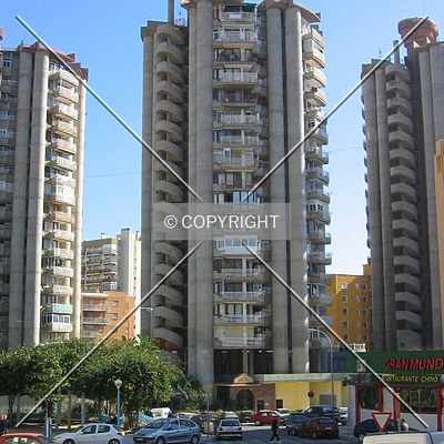 Edificio los Manantiales II by Victor Carcedo