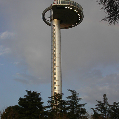 El Faro de Moncloa by Cesar Serrano