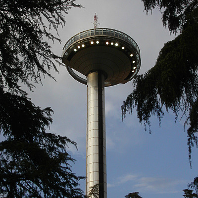 El Faro de Moncloa by Cesar Serrano