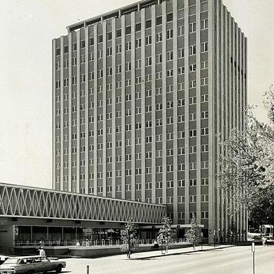 Kiewit Plaza by BLACKSTONE PLAZA