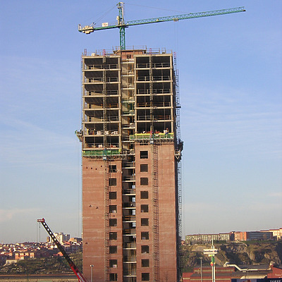 Torre Vallehermoso by Mikel Allende