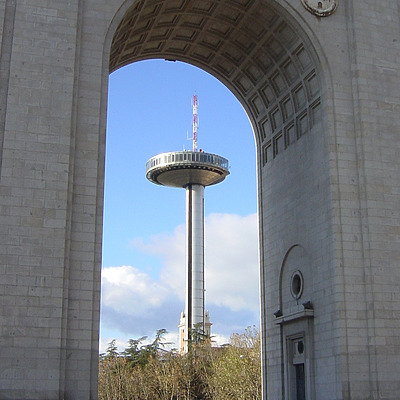 El Faro de Moncloa by Cesar Serrano