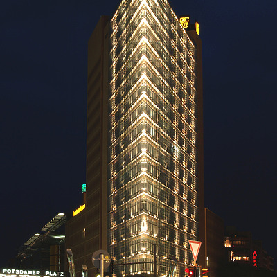 Potsdamer Platz 11 by Cesar Serrano