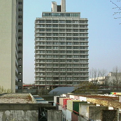 Helene-Mayer-Ring 4 by Cesar Serrano