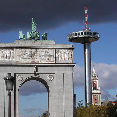 El Faro de Moncloa by Cesar Serrano