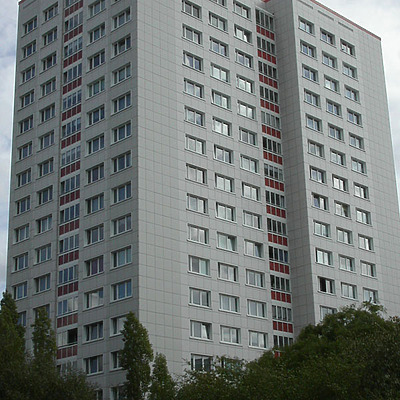 Landsberger Allee 180 by Cesar Serrano