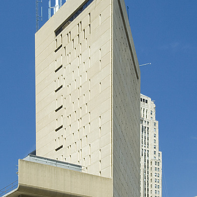 Metropolitan Correctional Center by Pavel Toczynski