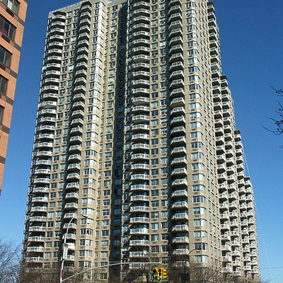 River Gate Apartments by Nate Lindsey