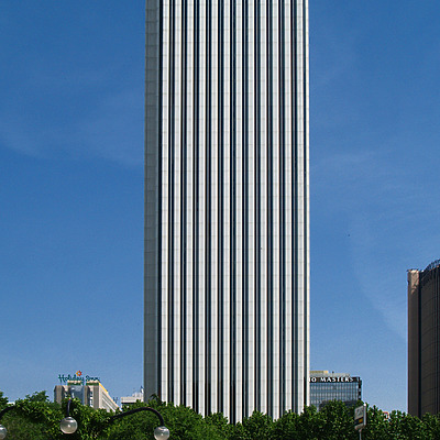 Torre Picasso by Cesar Serrano