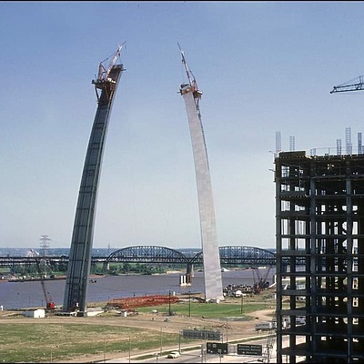 Gateway Arch by Benjamin Gravel