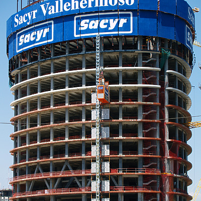 Torre Sacyr Vallehermoso by Cesar Serrano