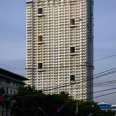 Torre de Manila by Daniel Kieckhefer