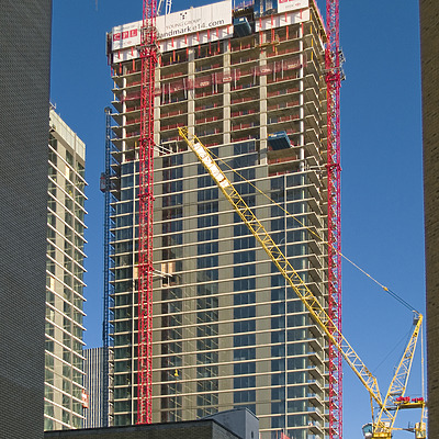 The Landmark East Tower by Cesar Serrano