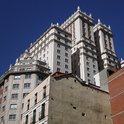 Edificio España by Cesar Serrano
