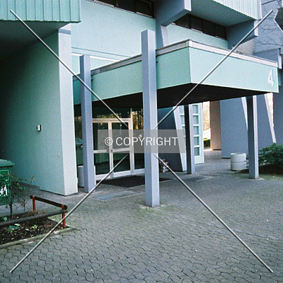 Elsa-Brändström-Straße 4-10 by Nephilim