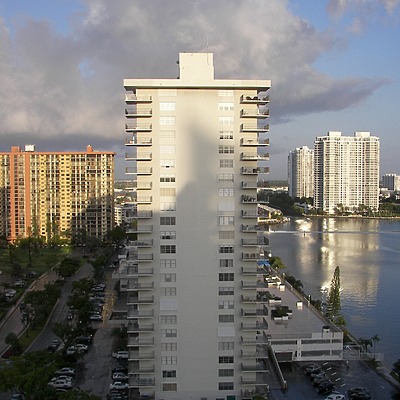 Winston Towers 200 by Rodney Gunn