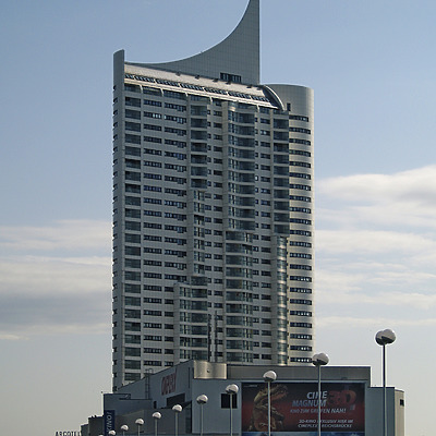 Hochhaus Neue Donau by Cesar Serrano