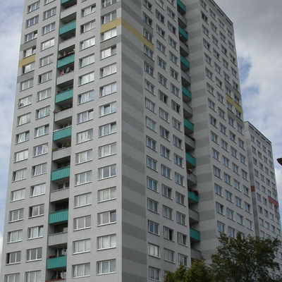 Landsberger Allee 175-177 by Cesar Serrano
