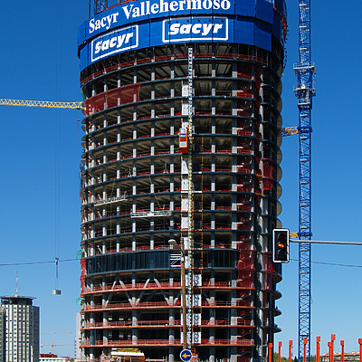 Torre Sacyr Vallehermoso by Cesar Serrano