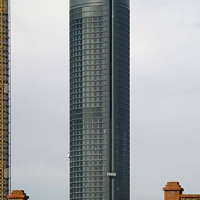 Torre Sacyr Vallehermoso by Cesar Serrano