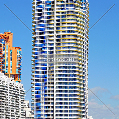 Continuum on South Beach, South Tower by Jorge Molina