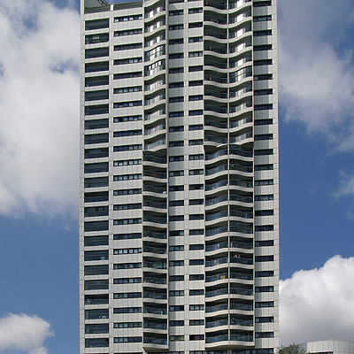 Hochhaus Neue Donau by Cesar Serrano