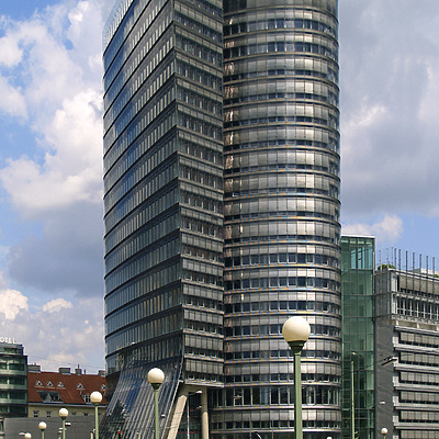 Uniqa Tower by Cesar Serrano