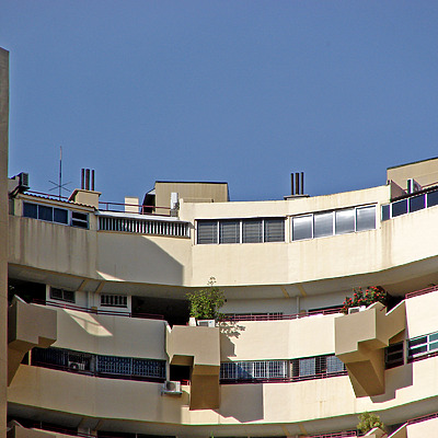 Pearl Bank Apartments by Horst Kiechle